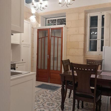 Charming Town House In Cospicua, Valperga Rooms Extérieur photo