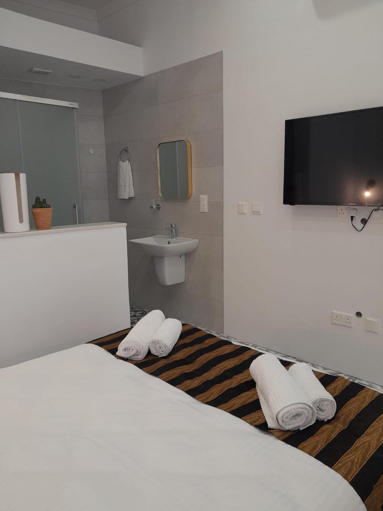 Charming Town House In Cospicua, Valperga Rooms Extérieur photo