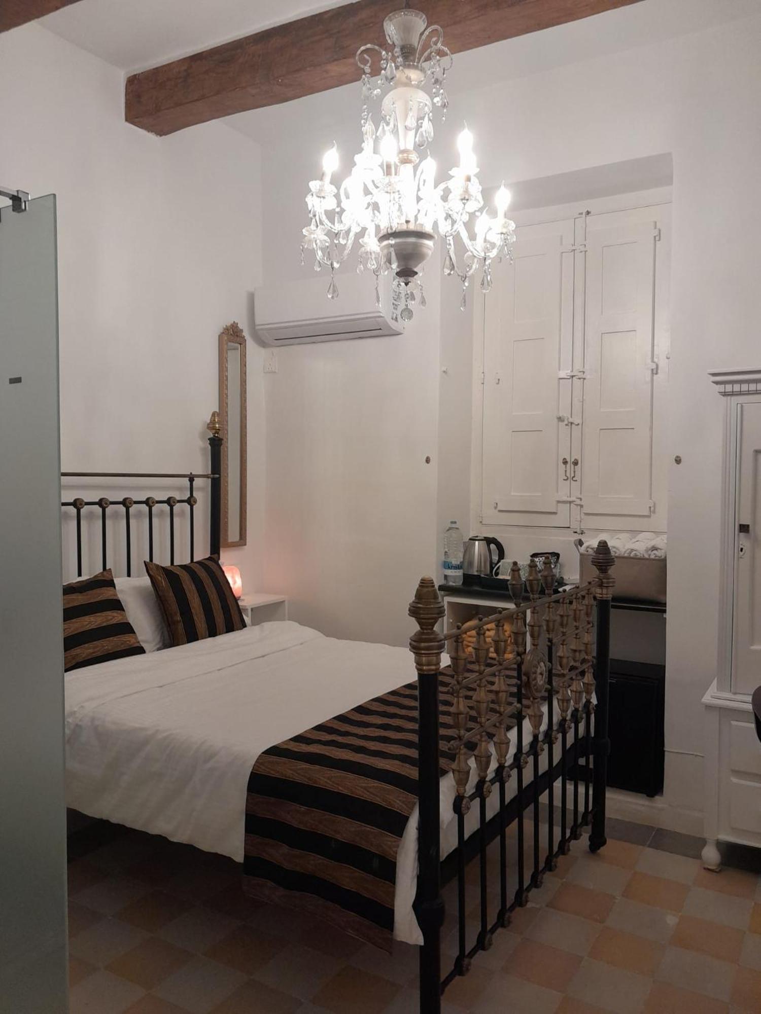 Charming Town House In Cospicua, Valperga Rooms Extérieur photo