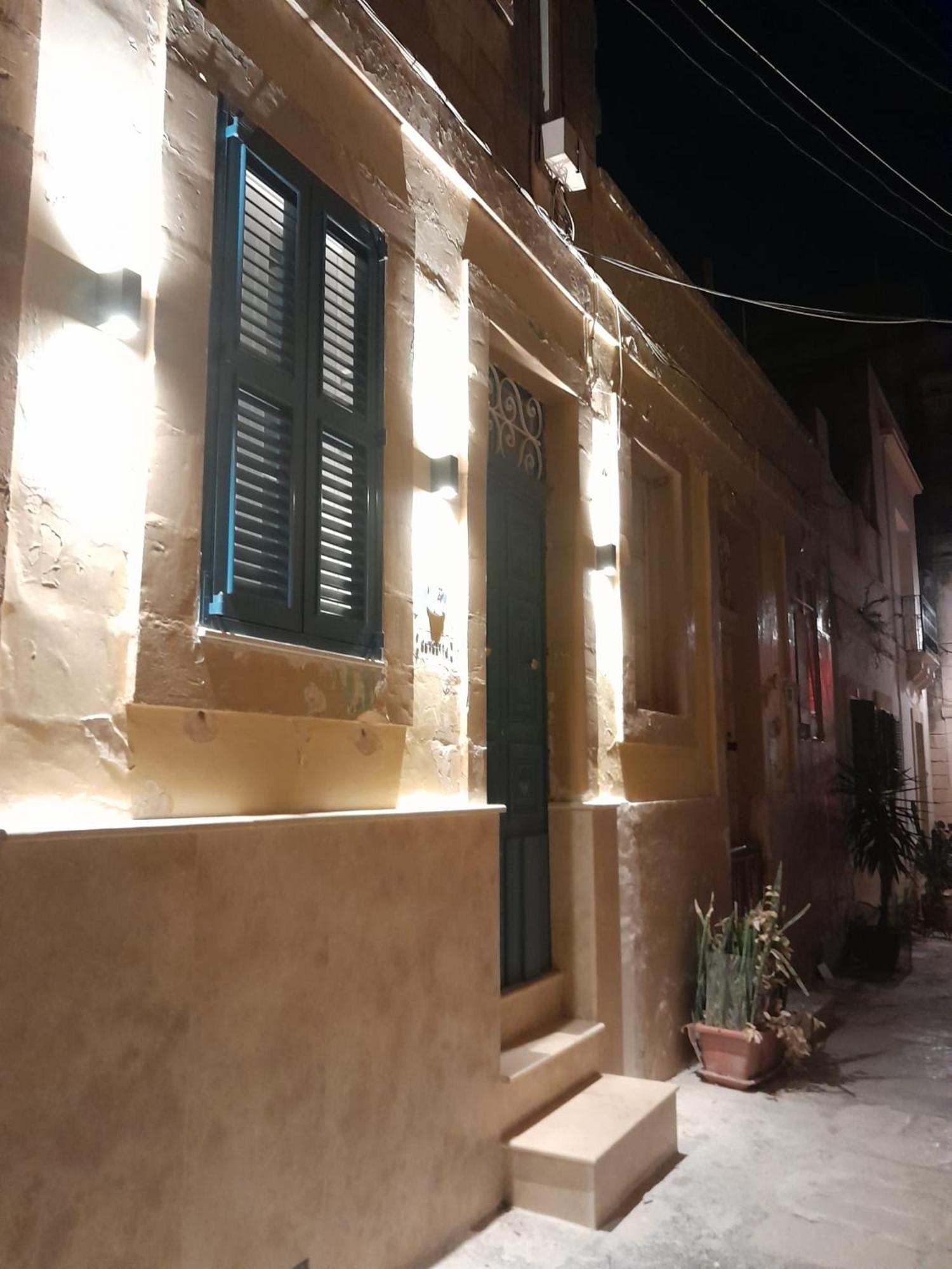 Charming Town House In Cospicua, Valperga Rooms Extérieur photo