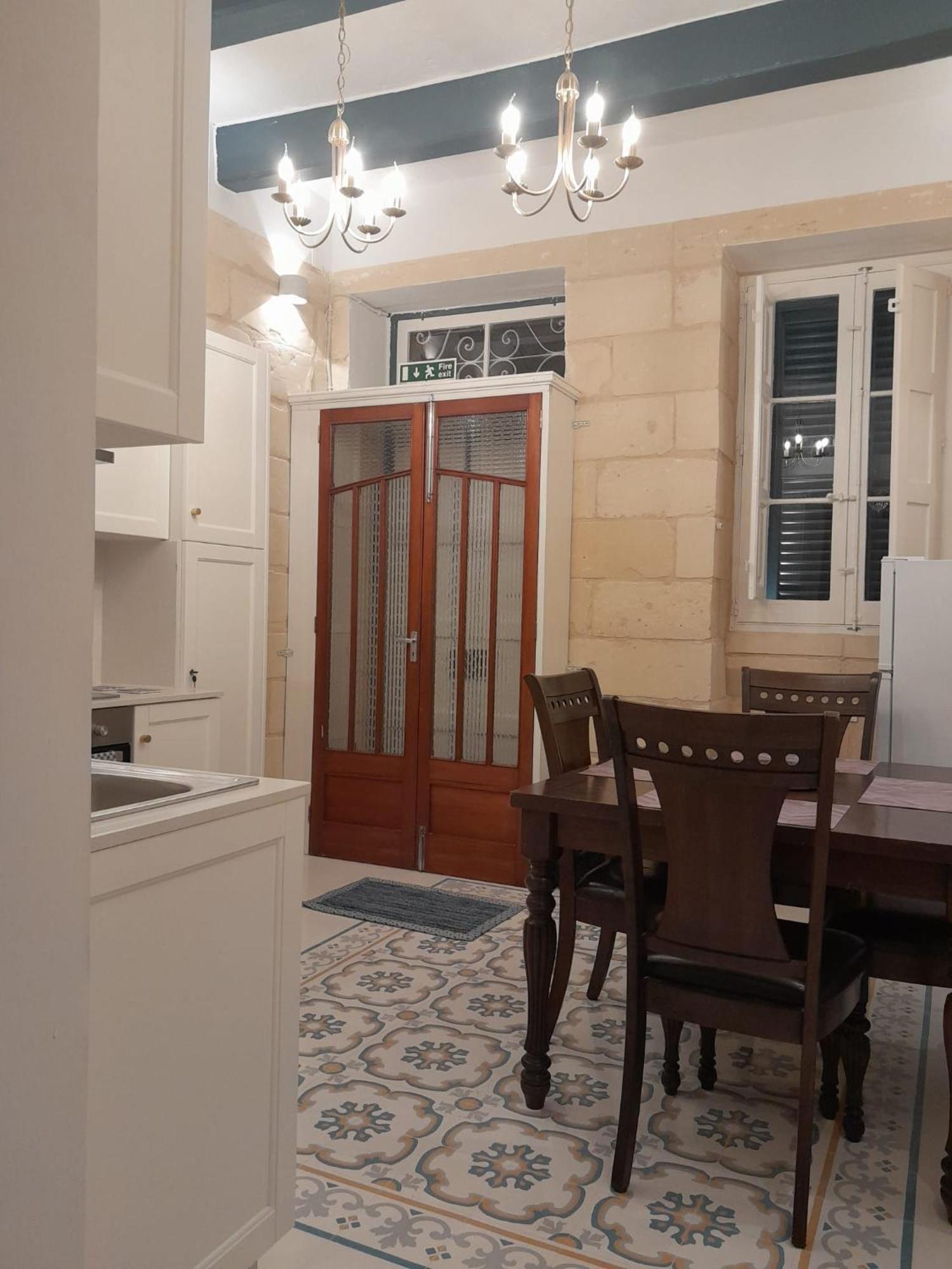 Charming Town House In Cospicua, Valperga Rooms Extérieur photo