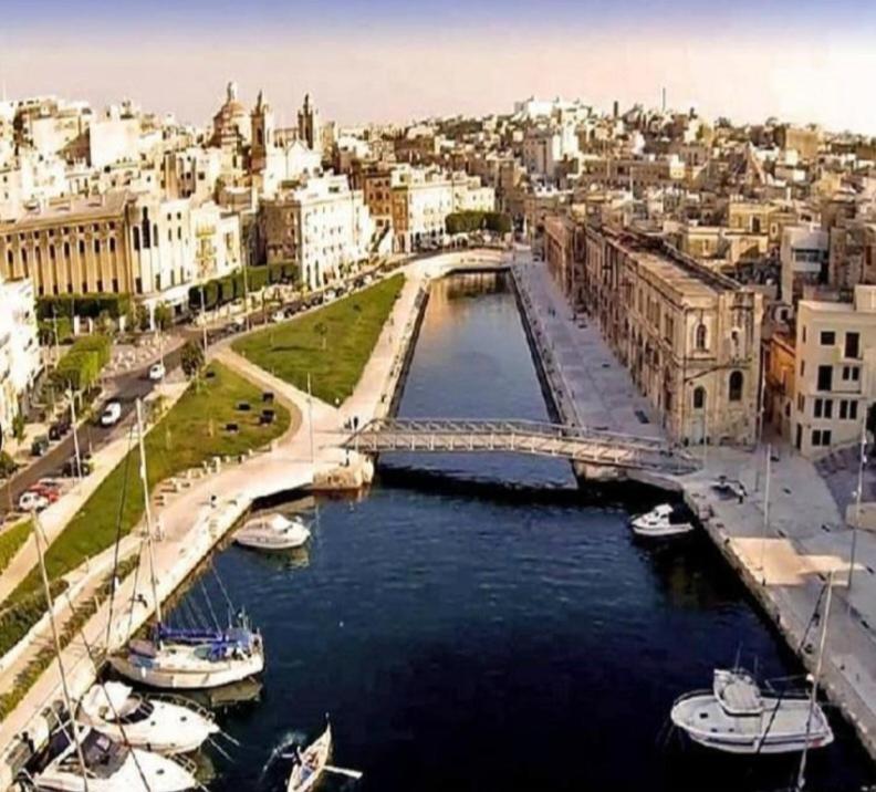 Charming Town House In Cospicua, Valperga Rooms Extérieur photo